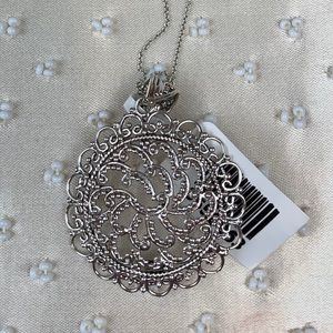 🦋Beautiful Openwork Pendant🦋